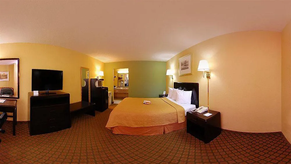 Quality Inn & Suites Orlando Airport Hotel
