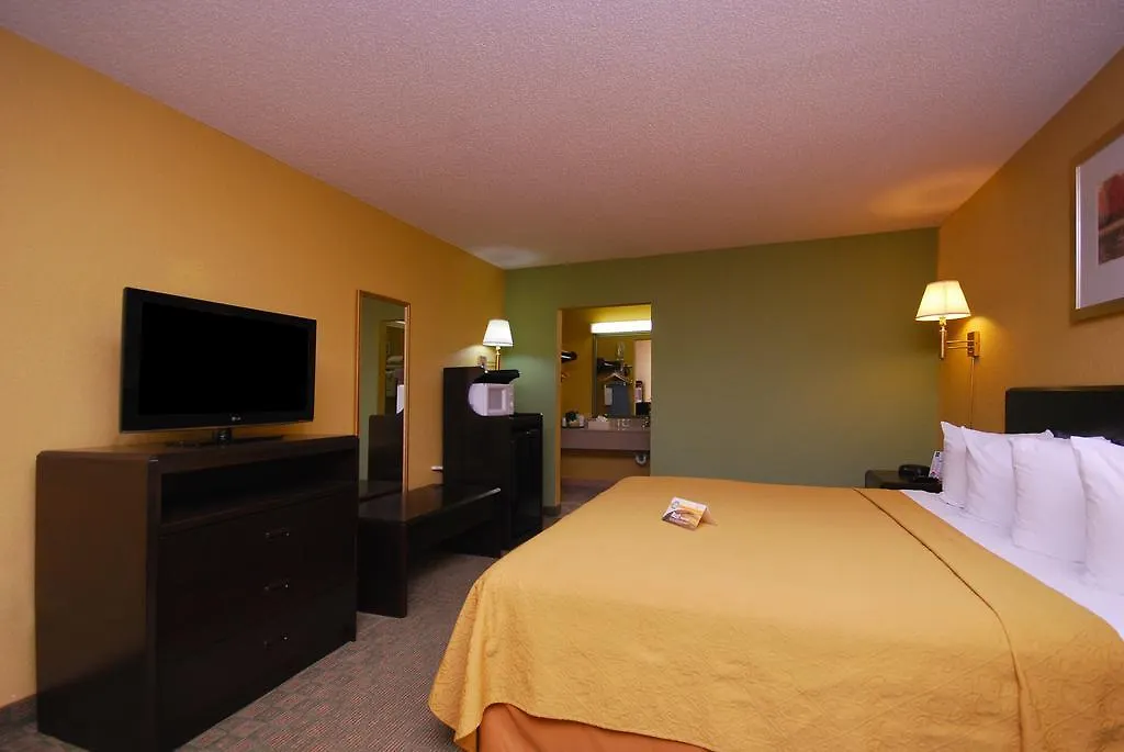 Quality Inn & Suites Orlando Airport Hotel
