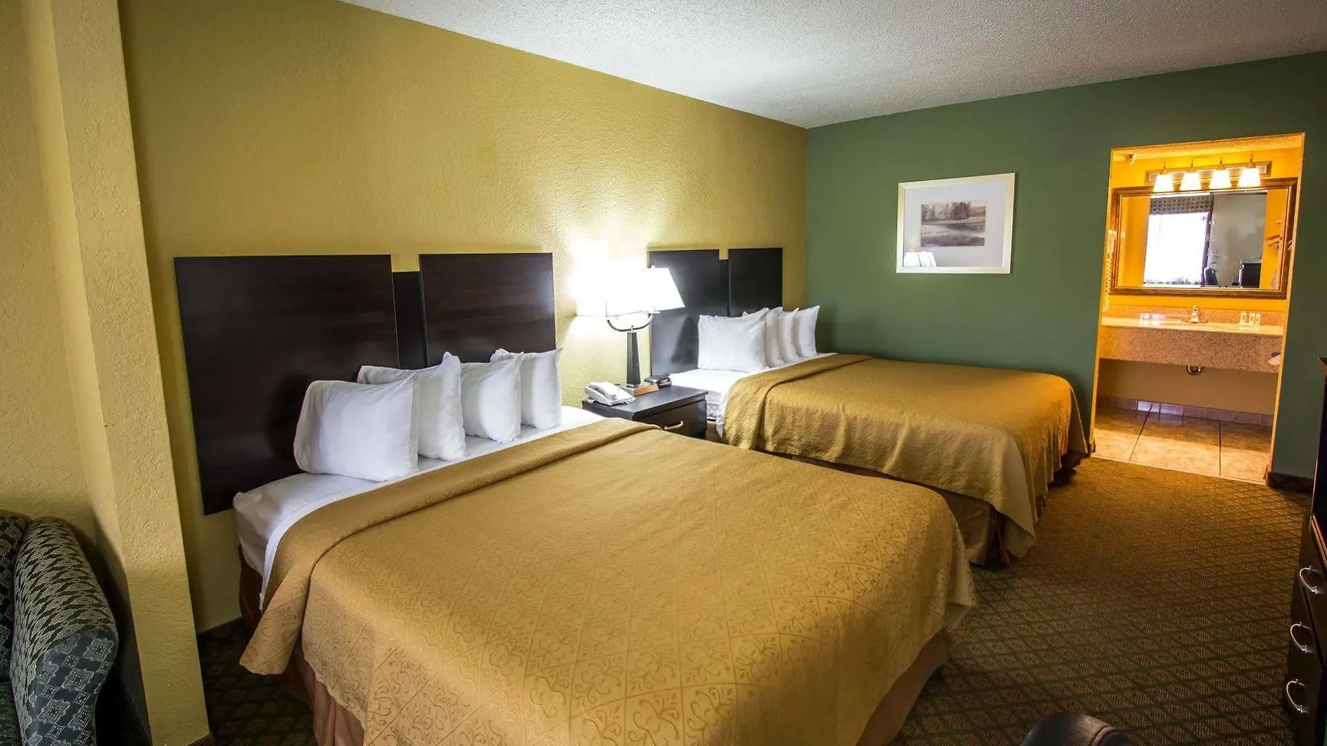 Quality Inn & Suites Orlando Airport Hotel