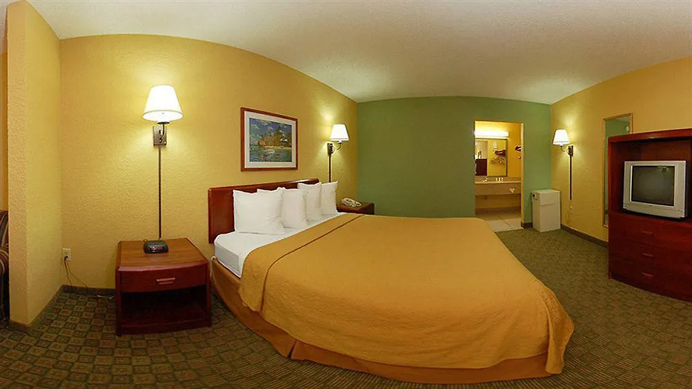 Quality Inn & Suites Orlando Airport Hotel